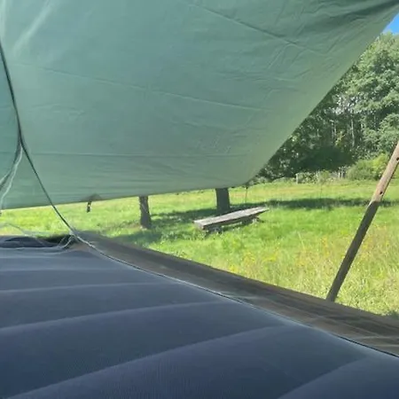 Luxury tent Wiesenbett Unterm Nachthimmel Regen
